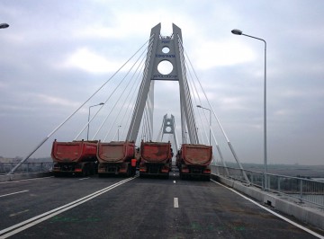 Au început testele de rezistenţă la noul “Pod rutier la km 0+540 al Canalului Dunăre – Marea Neagră”